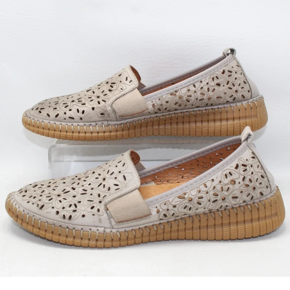 Spring Step Women Gray Leather Laser‎ Cut Floral Slip On Loafers Size 6.5